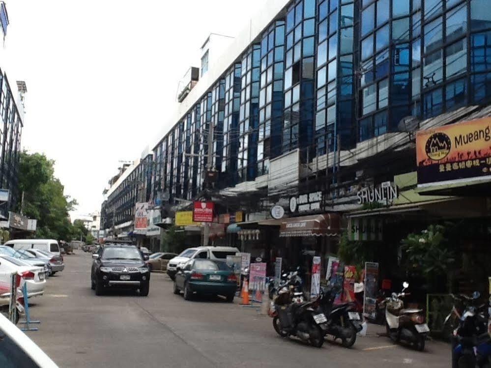 I-Smile & U2 Hostel Chiang Mai Extérieur photo